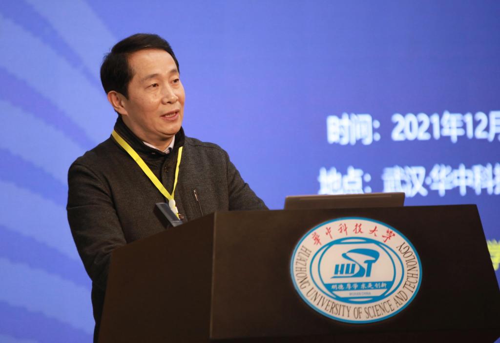 taptap点点体育副经理、《新建筑》杂志主编李晓峰教授主持开幕式