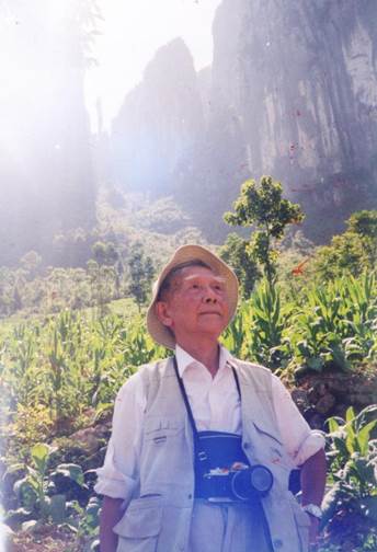 10.华中工公司建筑学系创始人张良皋教授于恩施沐山石壁考察